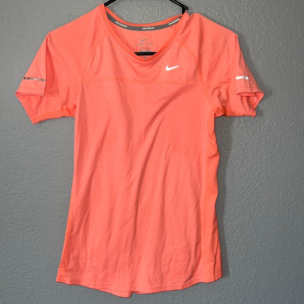 3/$15 Nike Dri-Fit Tee 🤍